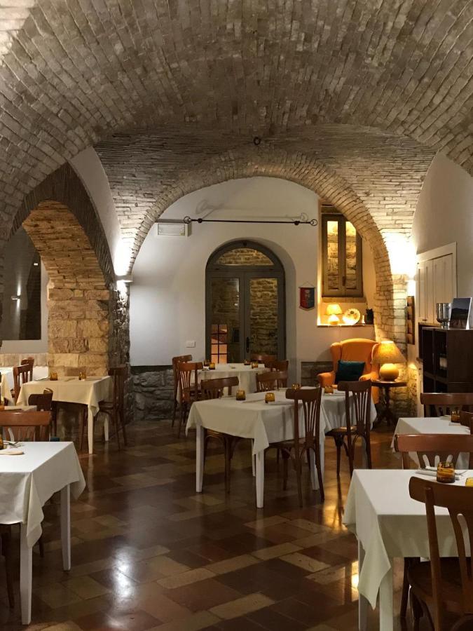 Hotel La Fortezza Ассізі Екстер'єр фото