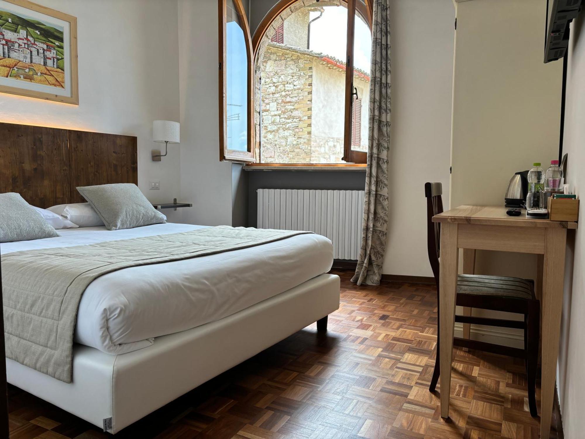 Hotel La Fortezza Ассізі Екстер'єр фото
