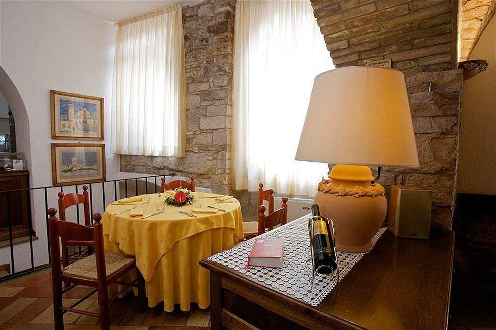 Hotel La Fortezza Ассізі Екстер'єр фото